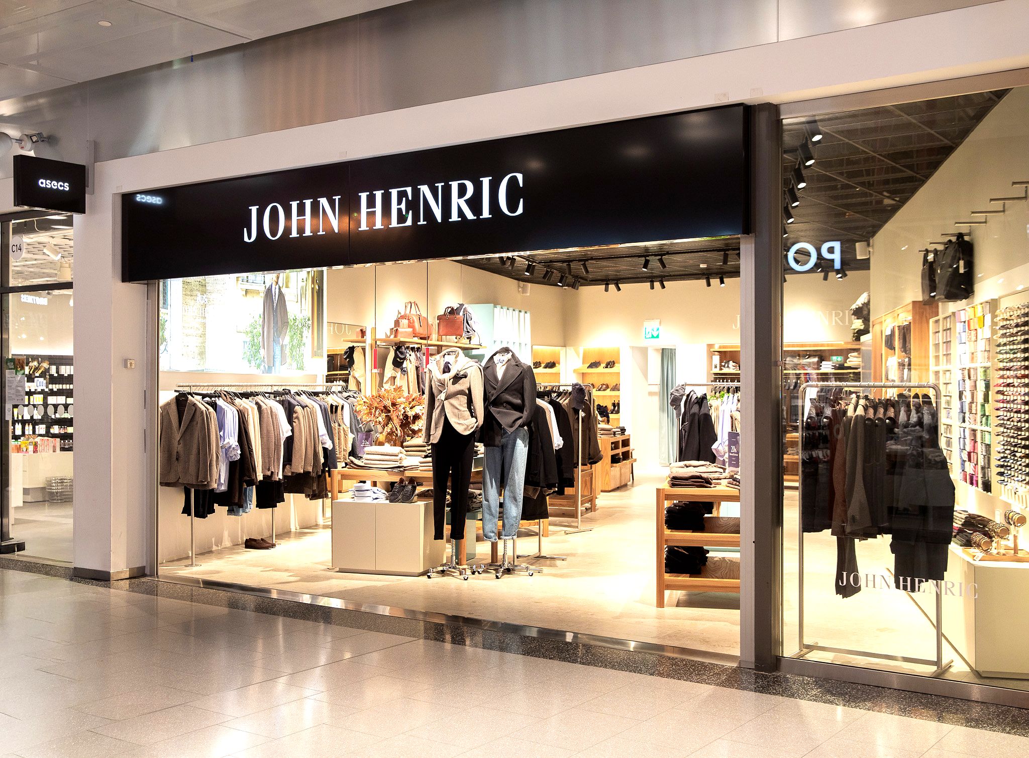 John Henrics butiksfasad på Asecs
